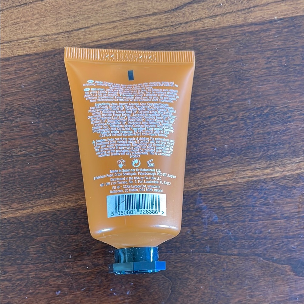 NIB Turmeric Mask - Picture 3 of 3